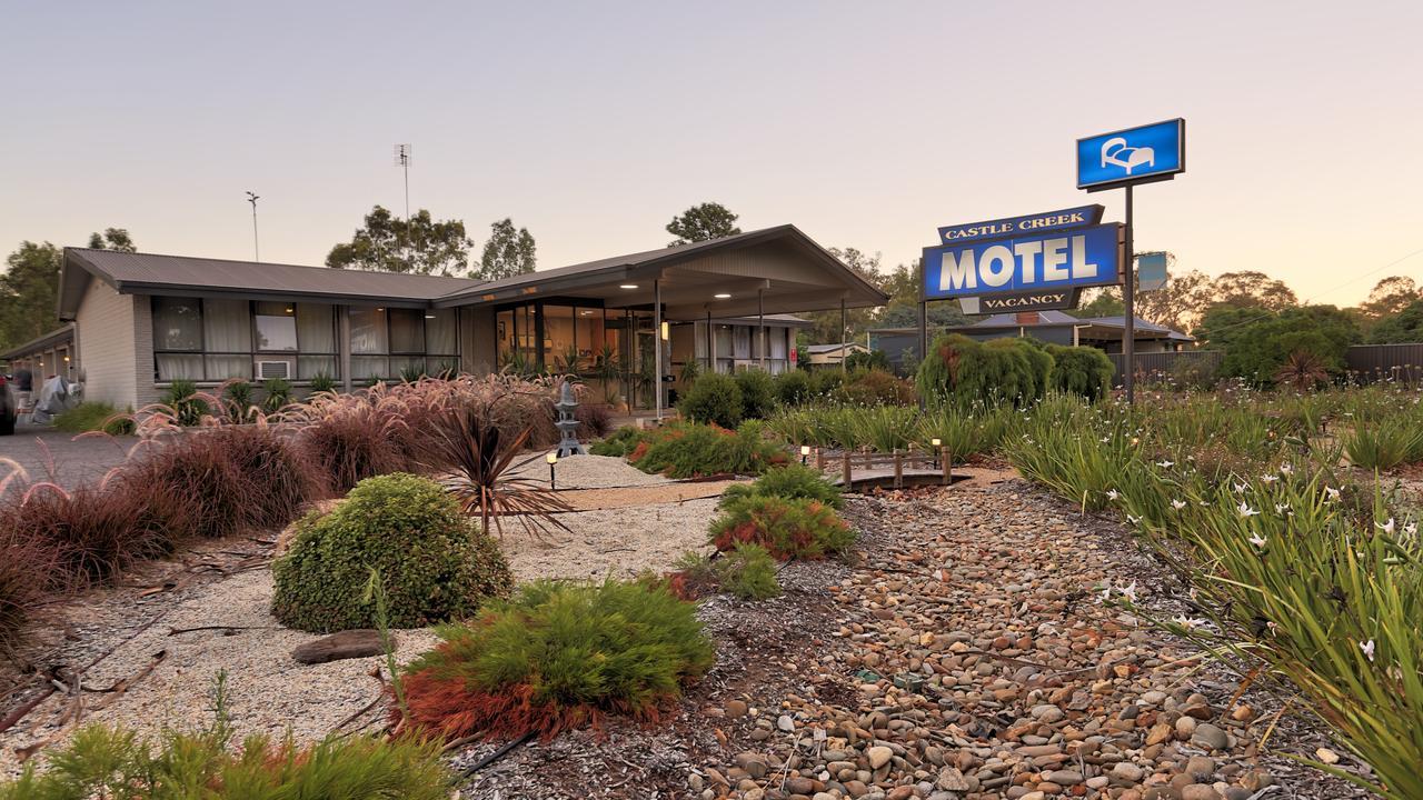 Castle Creek Motor Inn Эероа Экстерьер фото