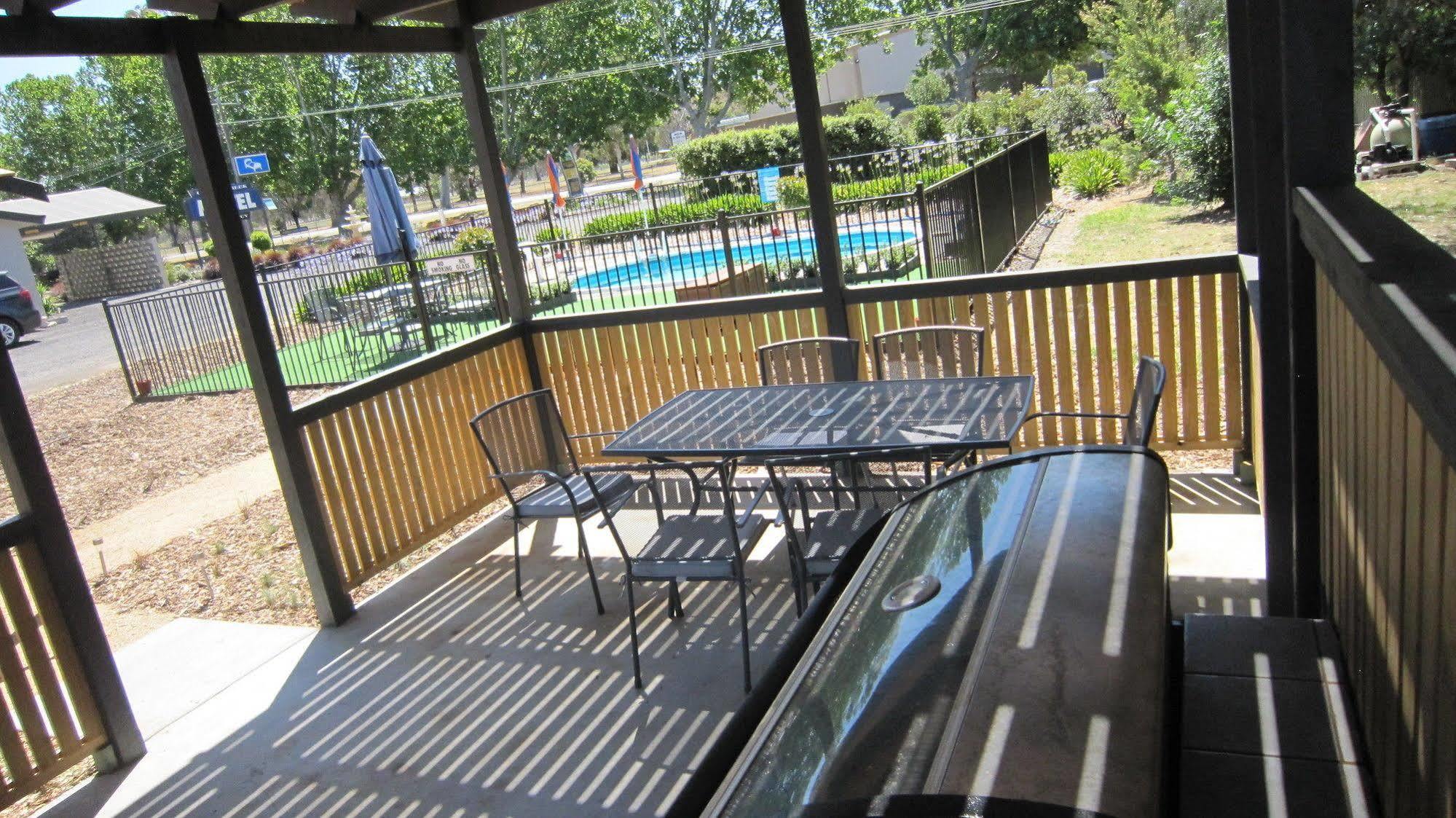 Castle Creek Motor Inn Эероа Экстерьер фото