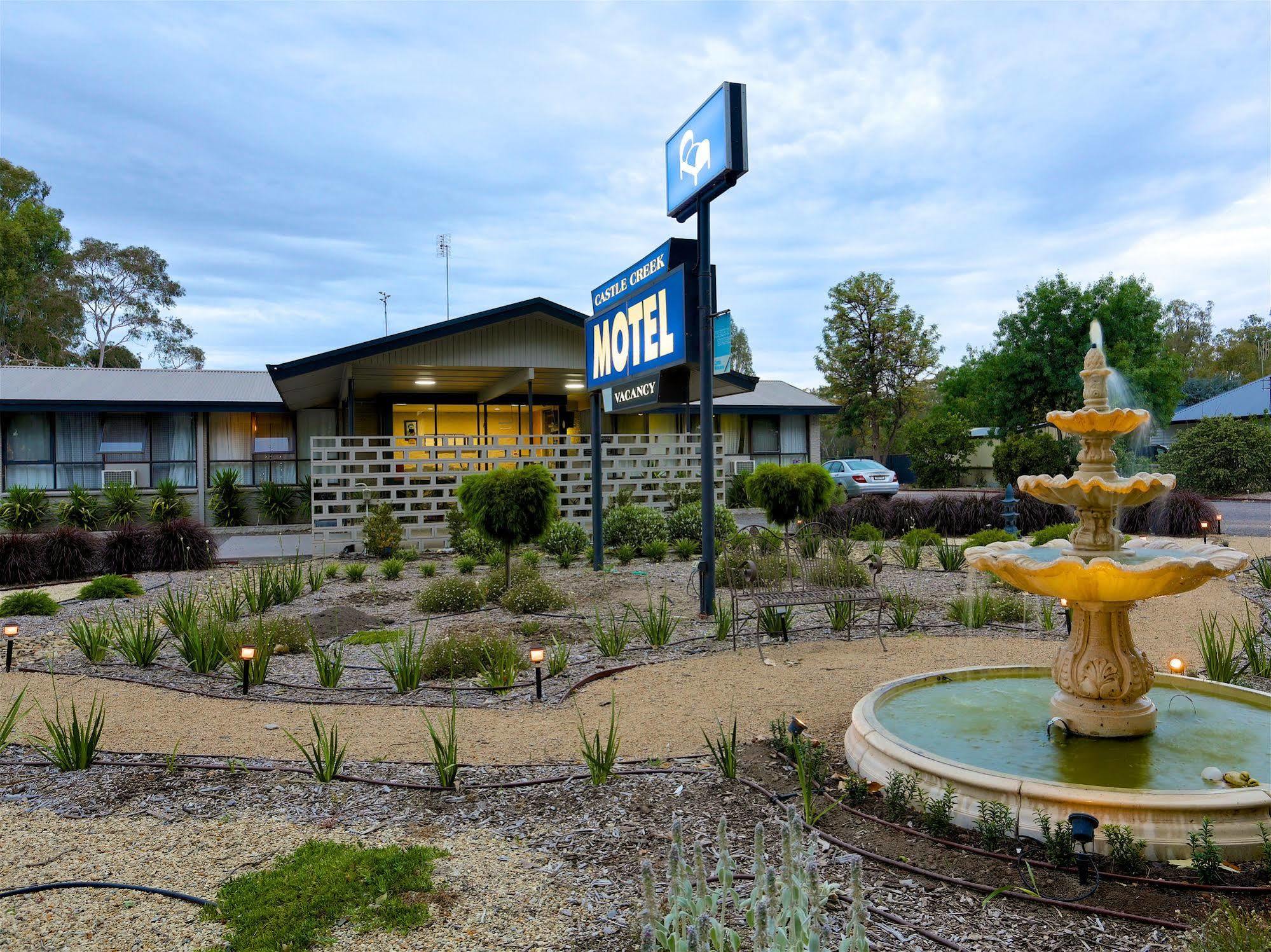 Castle Creek Motor Inn Эероа Экстерьер фото